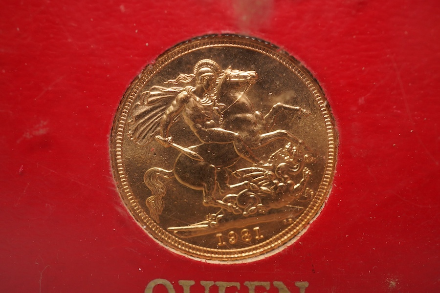 British gold coins, Elizabeth II, two gold sovereigns, both 1981, EF, both cased